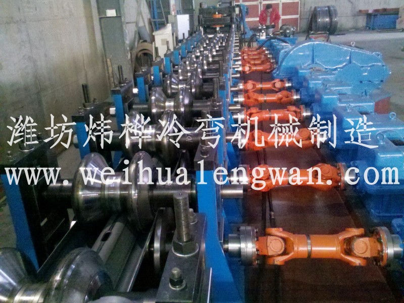 三波護(hù)欄板輥壓成型設(shè)備