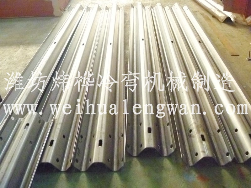 公路波形護(hù)欄板的作用